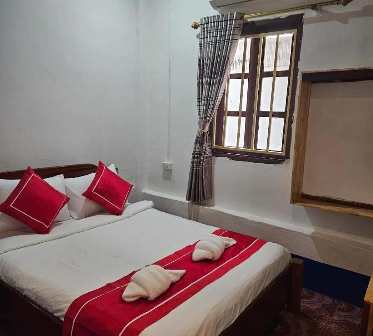 Chitlatda Guesthouse Luang Prabang 0*,  Laos